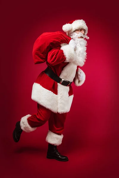Navidad Año Nuevo Concepto Retrato Hombre Traje Santa Clause Con — Foto de Stock