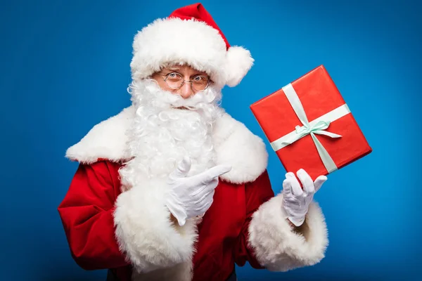 Koncept Vánoc Nového Roku Portrét Muže Kostýmu Santa Clause Současností — Stock fotografie