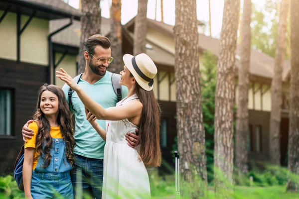 Zomervakantie Een Foto Van Een Gelukkig Gezin Een Weekend Samen — Stockfoto