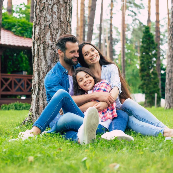 Beautiful Happy Family While Sitting Together Grass Hugging Each Other — Stock Photo, Image