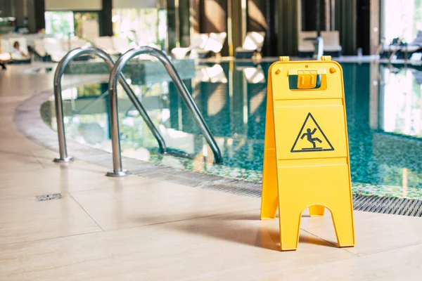 Yellow Sign Wet Floor Plate Swimming Pool — Stock Photo, Image