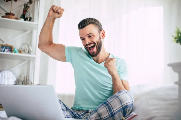 Excited Happy Win Fan Bearded Man Laptop Big White Bed — Stock Photo, Image