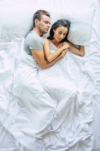 Bedtime Family Sleeping Beautiful Young Couple Love Lying Big White — Stock Photo, Image