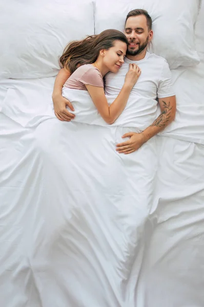 Bedtime Family Sleeping Beautiful Young Couple Love Lying Big White — Stock Photo, Image