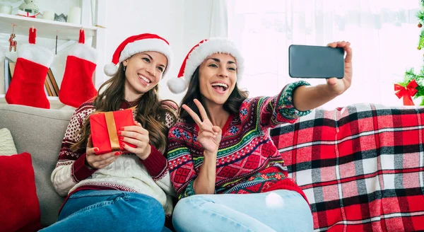 Feliz Año Nuevo Feliz Navidad Dos Hermosas Hermanas Jóvenes Emocionadas — Foto de Stock