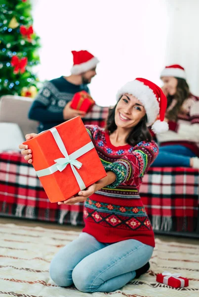 Feliz Navidad Feliz Año Nuevo Foto Una Hermosa Mujer Sonriente — Foto de Stock