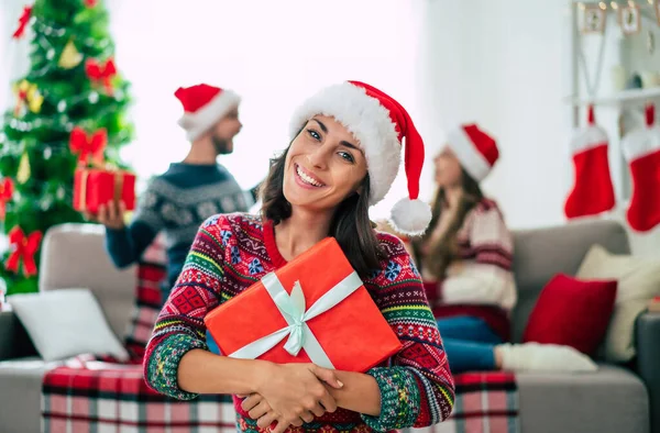 God Jul Godt Nytt Foto Glad Smilende Vakker Kvinne Julegave – stockfoto