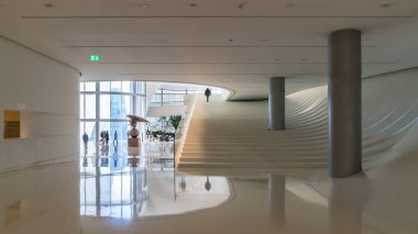 Bakü, Azerbaycan - Nisan 2018: Haydar Aliyev Kültür Merkezi'nde Bakü iç detay. Mimar Zaha Hadid tarafından inşa Kültür Merkezi.