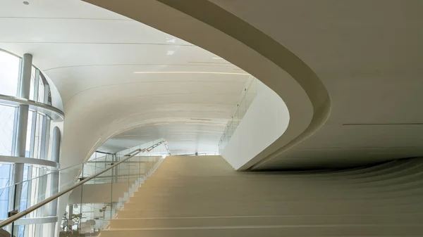 バクー アゼルバイジャン 2018年 バクーのヘイダル アリエフ カルチュラル センターからインテリアの詳細 ハディドの建築家によって建てられた文化センター — ストック写真