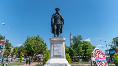 Edirne, Türkiye - Mayıs 2018: Cumhuriyet Meydanı ve Atatürk Anıtı, Edirne, Türkiye.