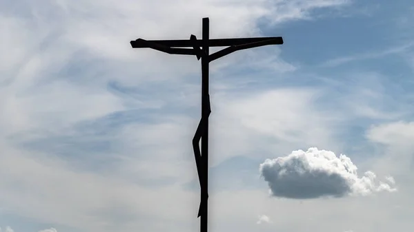 Fátima Portugal Abril 2018 Enorme Cruz Com Nuvens Fundo Santuário — Fotografia de Stock