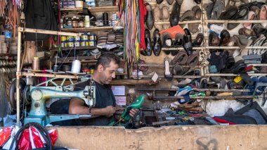Adıyaman, Türkiye - Temmuz 2018: adıyaman şehir tarihi eski Oturakci ın Bazaarı eski şehrin Türkiye içinde yerinde çalışma Shaoemaker