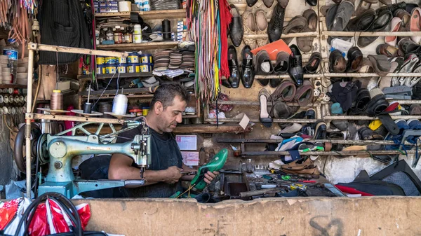 Adıyaman, Türkiye - Temmuz 2018: adıyaman şehir tarihi eski Oturakci ın Bazaarı eski şehrin Türkiye içinde yerinde çalışma Shaoemaker