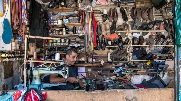 Adıyaman, Türkiye - Temmuz 2018: adıyaman şehir tarihi eski Oturakci ın Bazaarı eski şehrin Türkiye içinde yerinde çalışma Shaoemaker