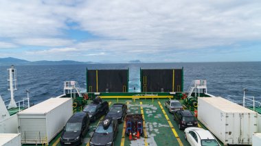 Cebelitarık Boğazı - Nisan 2018: Cebelitarık Boğazı üzerinden bir feribot görünümünü