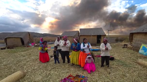 Titicaca Perú Septiembre 2017 Nativos Del Lago Titicaca Bailando Cantando — Vídeos de Stock