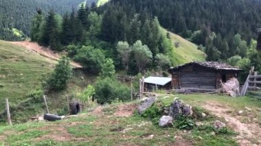 Artvin, Türkiye - Temmuz 2018: Maden köyü Artvin Savsat, Türkiye'nin Dağlık yürüyüş