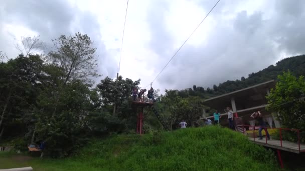 Rize Turkije Juli 2018 Vrouw Met Apparatuur Staalkabel Zipline Sport — Stockvideo