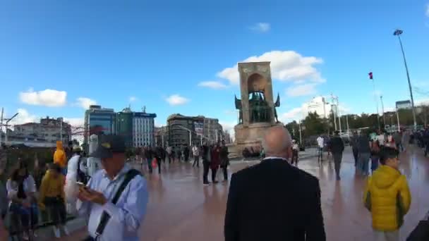 Istanbul Turquía Octubre 2018 Hiperlapso Alrededor Del Monumento Independencia Estatua — Vídeos de Stock