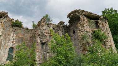 Artvin, Türkiye - Temmuz 2018: eski Tibet manastır ve kilise Cevizli Köyü, Savsat, Artvin, Türkiye Harabeleri