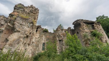 Artvin, Türkiye - Temmuz 2018: eski Tibet manastır ve kilise Cevizli Köyü, Savsat, Artvin, Türkiye Harabeleri
