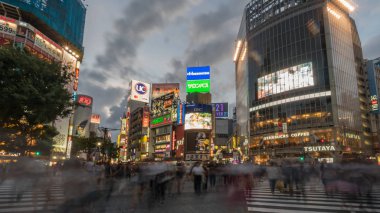 Tokyo, Japonya - Ağustos 2018: bulanık tanımlanamayan yayalar Shibuya Crossing: Tokyo, Japan, yürüyüş