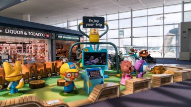 Incheon, Güney Kore - Ağustos 2018: Incheon Havalimanı İç, Seoul, Güney Kore içeride çocuklar için oyun alanı