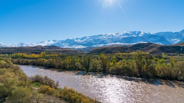 Erzincan Turquía Octubre 2018 Vista Valle Con Montañas Nevadas Río — Foto de Stock