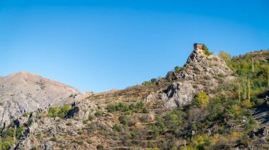 Kemaliye, Türkiye - Ekim 2018: Erzincan, Türkiye Kemaliye ilçesi'nde kayada Famous house.
