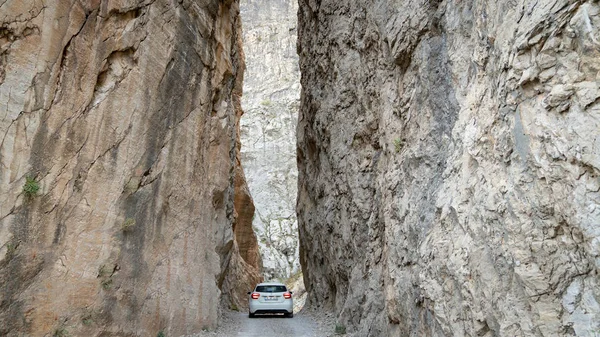 Kemaliye Turquía Octubre 2018 Coche Que Conduce Través Carretera Piedra —  Fotos de Stock