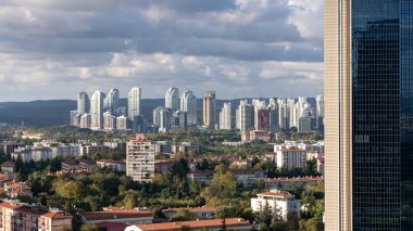 İstanbul, Türkiye - Haziran 2917: Maslak finans bölgesine Sabancı kuleli