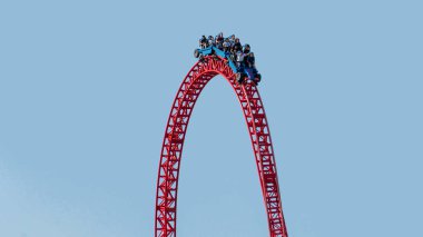 İstanbul, Türkiye - Eylül 2018: ziyaretçi Viasea Tema Park, istanbul, Türkiye bir roller coaster binmek