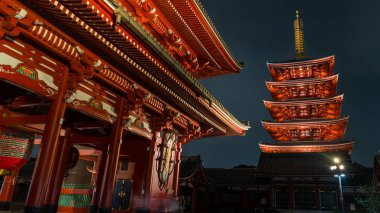 Tokyo, Japonya - Ağustos 2018: Beş katlı Pagoda Senso-ji Tapınağı Asakusa, Tokyo, Japonya'nın