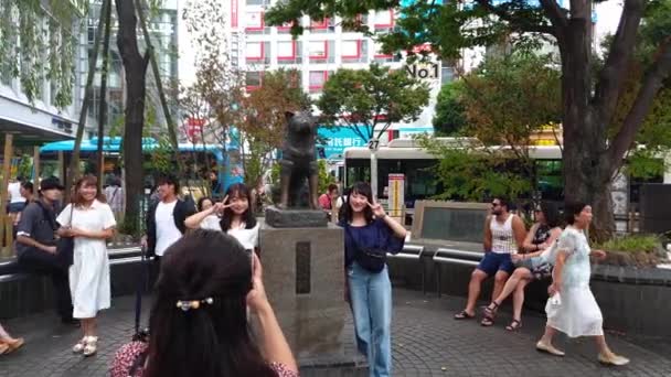 Tokyo Giappone Agosto 2018 Turisti Fanno Fotografare Dall Hachiko Statua — Video Stock