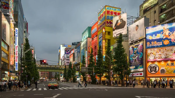Tokyo Japon Août 2018 Akihabara Crosswalk Junction Dans Soirée Avec — Photo