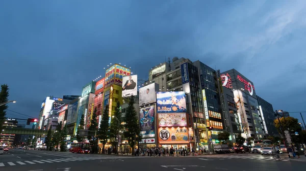 Tokyo Japon Août 2018 Akihabara Crosswalk Junction Dans Soirée Avec — Photo