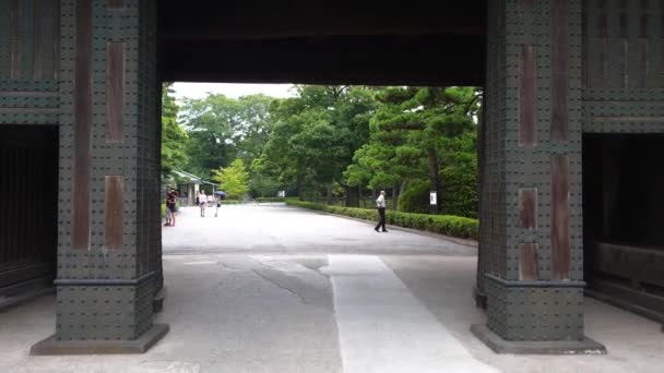 Tóquio Japão Agosto 2018 Tiro Gimbal Caminhando Direção Portão Entrada — Vídeo de Stock