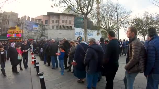 Eminönü Istanbul Türkiye Aralık 2018 Insanlar Sıra Infront Nimet Abla — Stok video