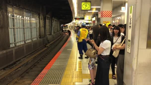 Токіо Японія 2018 Серпня Поїзд Рятівних Платформи Станцій Метро Час — стокове відео
