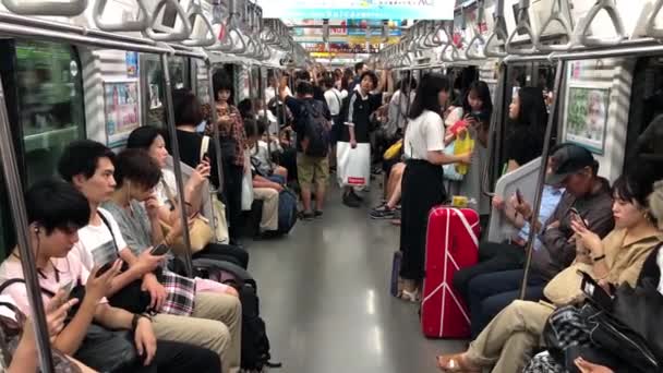 Tokyo Japan Augusti 2018 Personer Som Använder Smarta Telefoner Inuti — Stockvideo