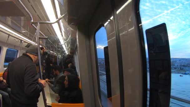 Istanbul Turkije Oktober 2018 Pendelaars Istanbul Metro Wagen Reizen Naar — Stockvideo