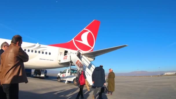 Stambuł Turcja Października 2018 Ludzi Pokład Turecki Samolot Linii Lotniczych — Wideo stockowe
