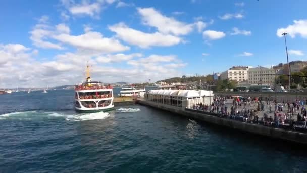 Istanbul Turecko Prosinec 2018 Timelapse Vide Trajekt Odjíždí Mola Eminonu — Stock video
