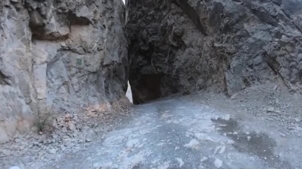 World Famous Stone Road Tunnels Dark Canyon Kemaliye Egin Erzincan — стоковое видео