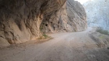 Tüneller karanlık Kanyon Kemaliye veya başlangıç Erzincan, Türkiye'de içinde olan dünya ünlü taş yol