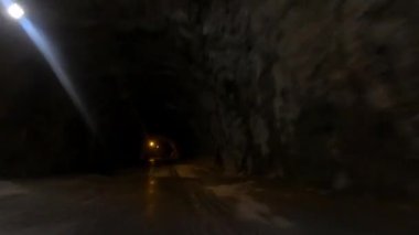 Tüneller karanlık Kanyon Kemaliye veya başlangıç Erzincan, Türkiye'de içinde olan dünya ünlü taş yol