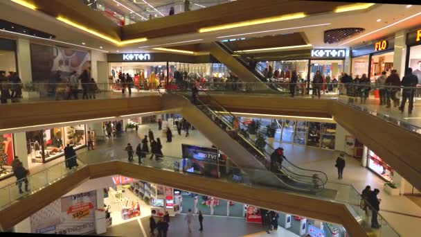 Istanbul Turquía Diciembre 2018 Personas Identificadas Comprando Axis Shopping Mall — Vídeo de stock