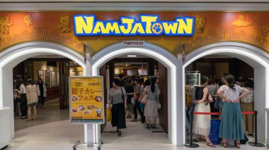 Tokyo, Japonya - Ağustos 2018: Sunshine City Japon oyun şirket Namco tarafından kapalı bir tema park Namjatown eğlence parkı vardır