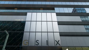 Chuo, Tokyo, Japonya - Ağustos 2018: Ginza 6 Ginza içinde Tokyo bir lüks alışveriş merkezidir. GSix ticari bir tesisin bir dönüm noktası olduğunu.