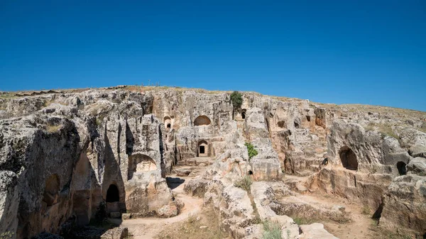 Perre is an ancient city with approximately 200 cave tombs and a settlement place in Adiyaman, Turkey — Stock Photo, Image